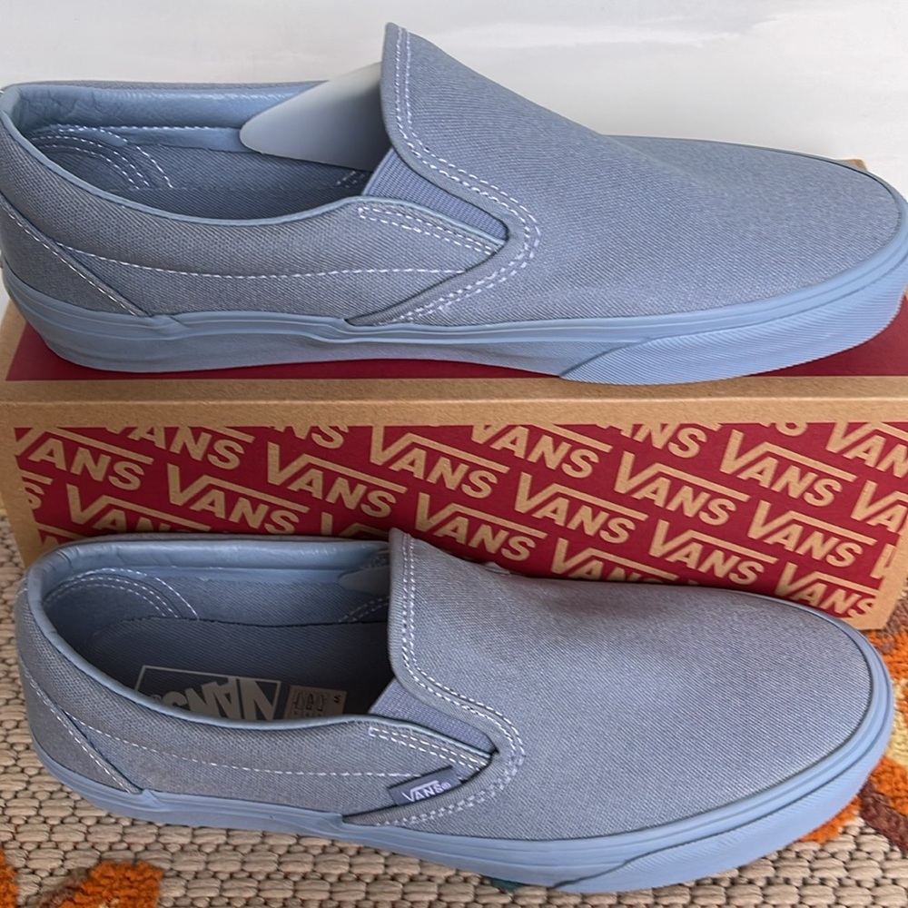Van’s WMNS Classic Slip-On
Pastel Mono Dusty Blue
VN000CT5DSB
Sneakers - Picture 4 of 16